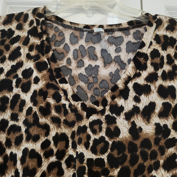 Tiffany Lane animal print blouse size medium - Picture 2 of 8